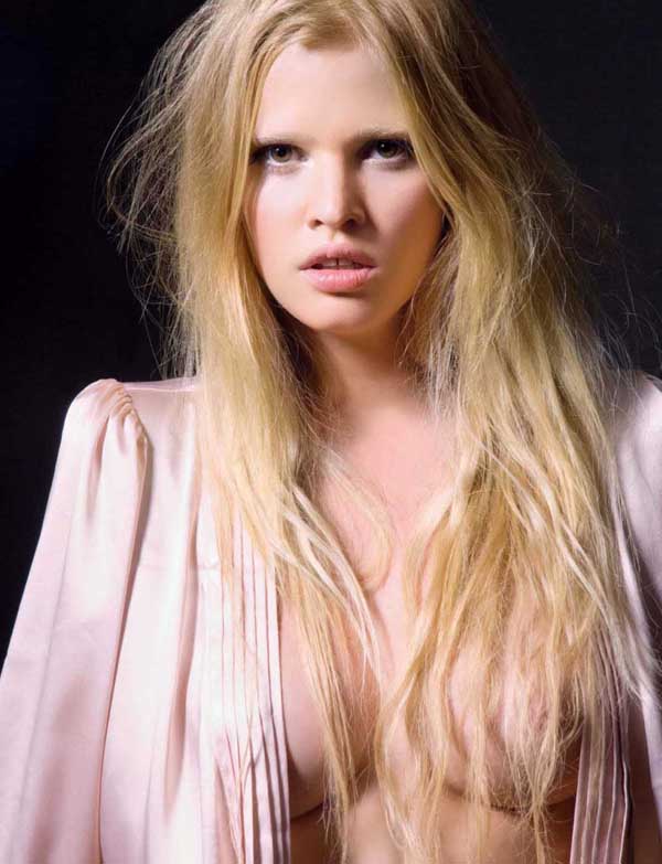 劳拉·斯通(Lara Stone)